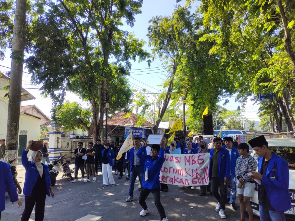 PMII Sampang: Desak Evaluasi total MBG, Moratorium KDKMP, dan Peningkatan Kesejahteraan Guru